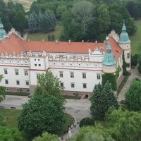 Zamek hotel zamkowy Baranów noclegi restauracja wypoczynek w Polsce